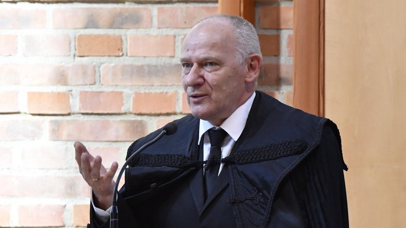 Bogárdi Szabó István: találjuk meg az ünnepben a csendet!
