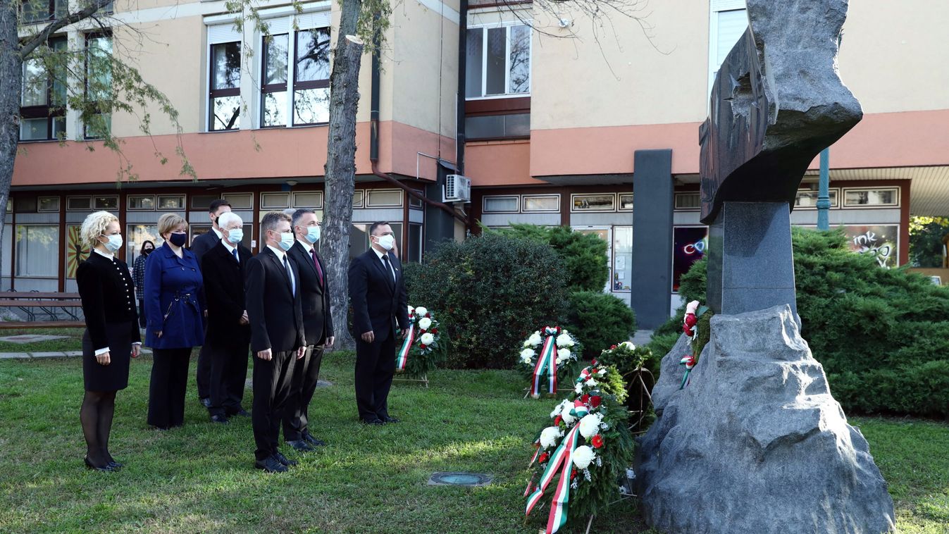 Elhelyezték a megemlékezés koszorúit Gyulán