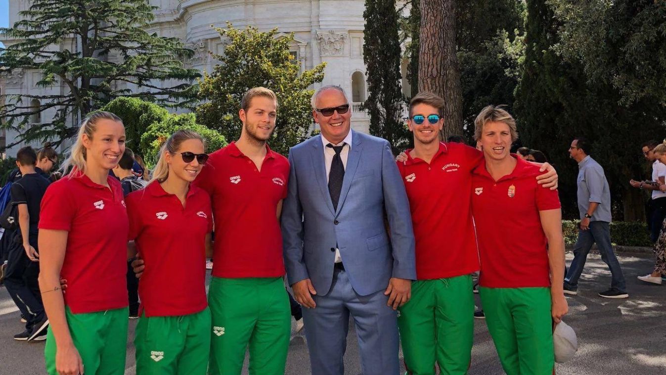 Magyar úszókkal is találkozott Ferenc pápa