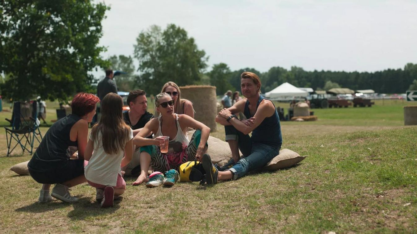 Hello Ugar!: összművészeti fesztivál Woodstock szellemében