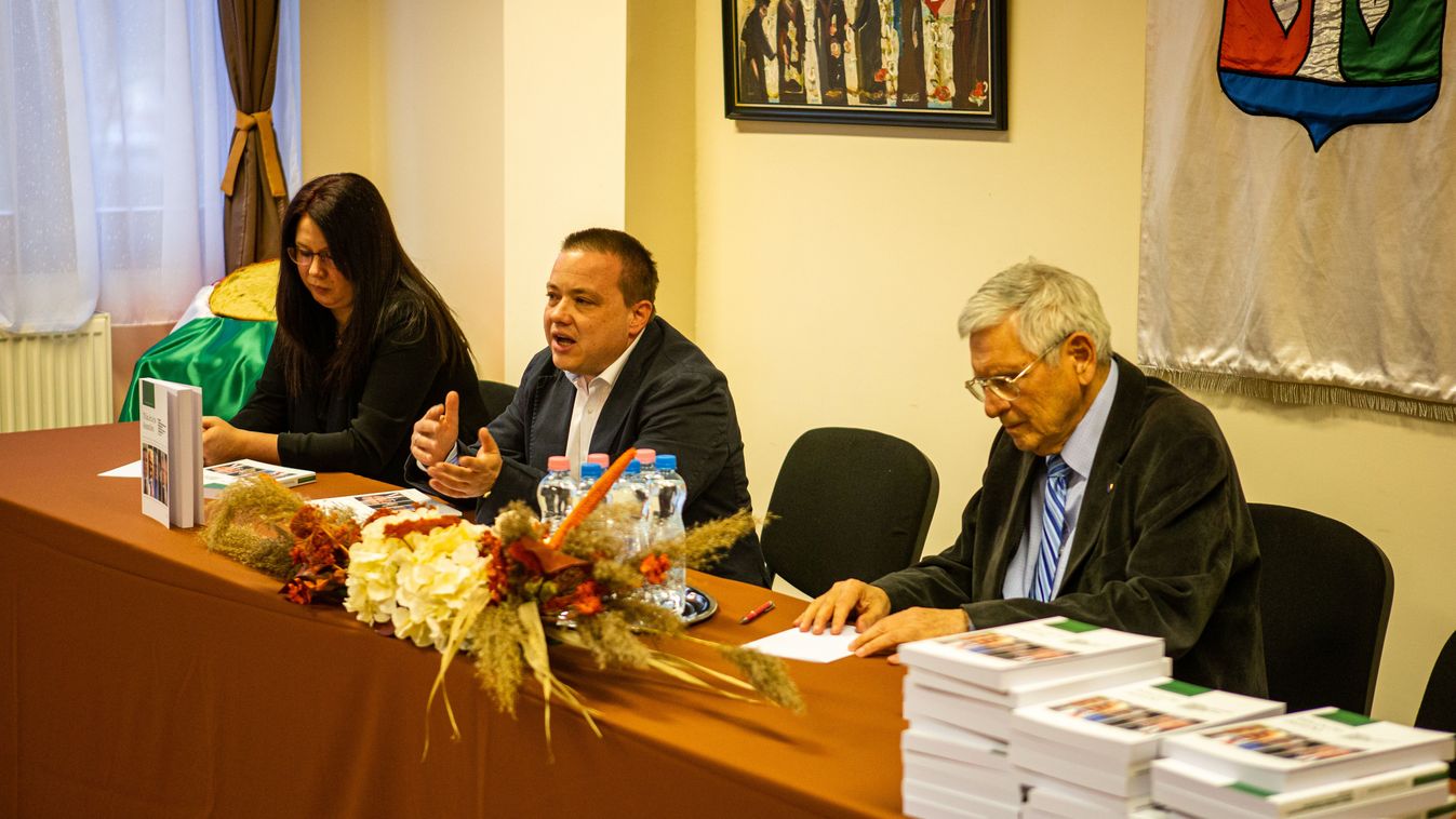 Ragaszkodni kell a kereszténység, a család és a nemzet hármasához