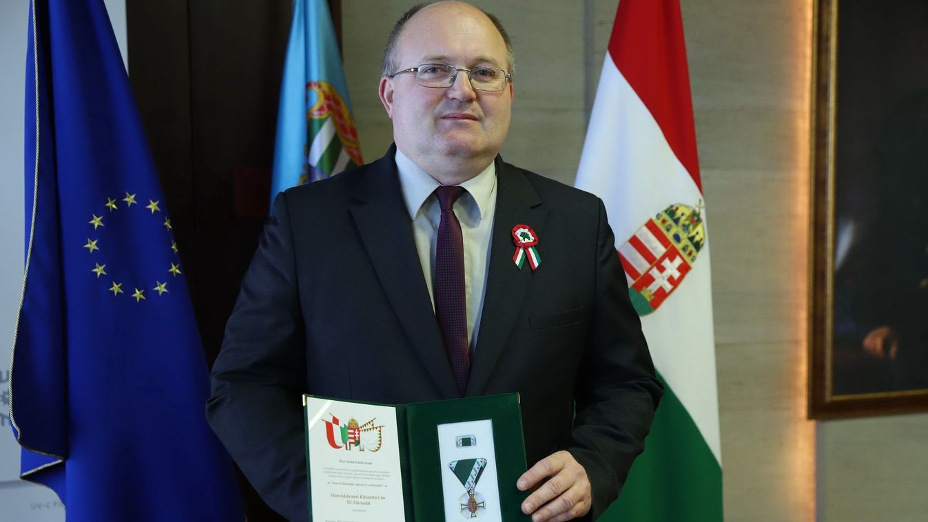 Honvédelemért kitüntető címet adományoztak Rácz András László békési pedagógusnak
