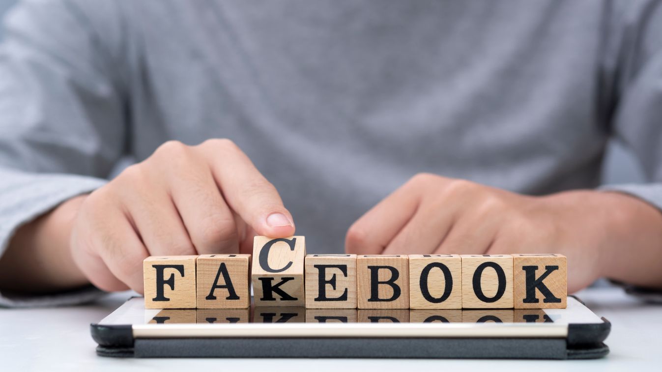 Hamis fiókok tömegét távolította el a Facebook