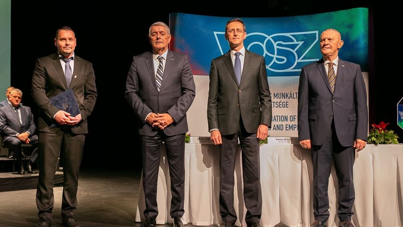 Év vállalkozója díjat kapott Bődi Péter, a szarvasi Integrál Zrt. vezérigazgatója