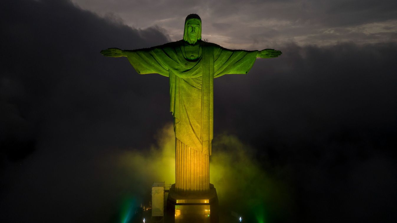 Gyászol a futballvilág, a brazilok háromnapos nemzeti gyásszal tisztelegnek Pelé előtt