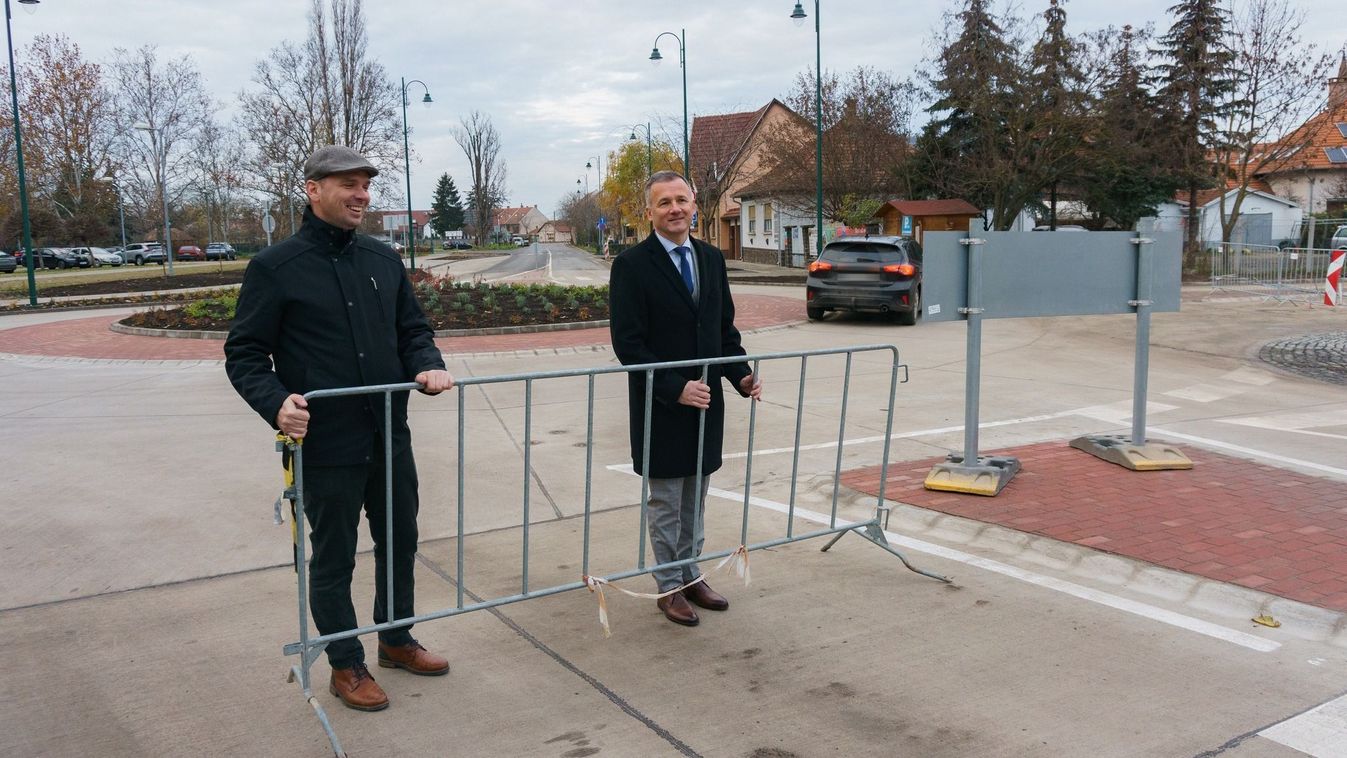 Átadták a forgalomnak a megújult gyulai Tiborc utcát
