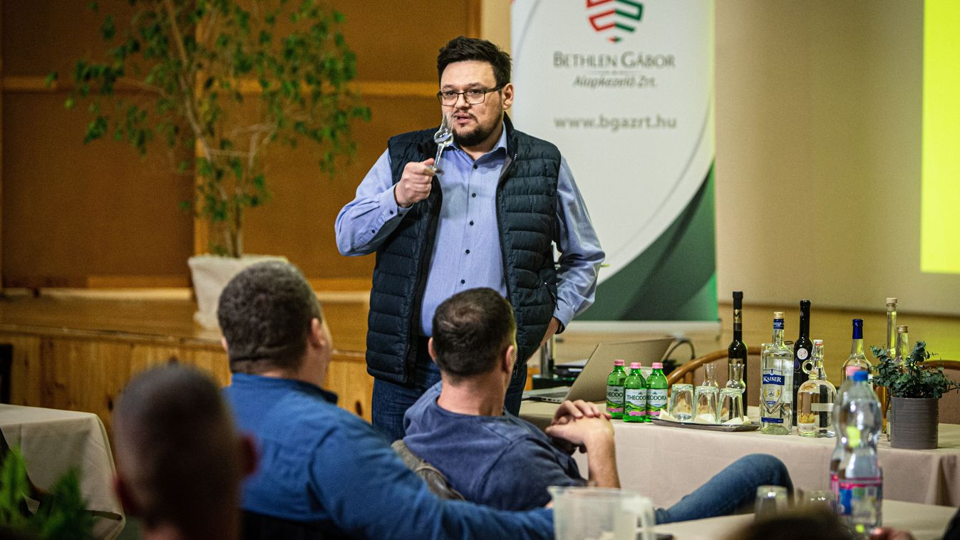 A szilvapálinkát járták körül az orosházi klubesten
