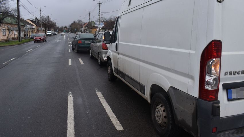BEOL – Két személyautó és egy kisteherautó ütközött össze Békéscsabán