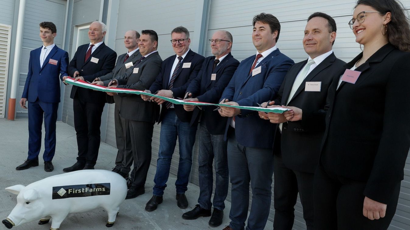 Nyolcmilliárdból épült két sertéstelep, új munkahelyeket is teremt a FirstFarms Hungary Kft. - galériával