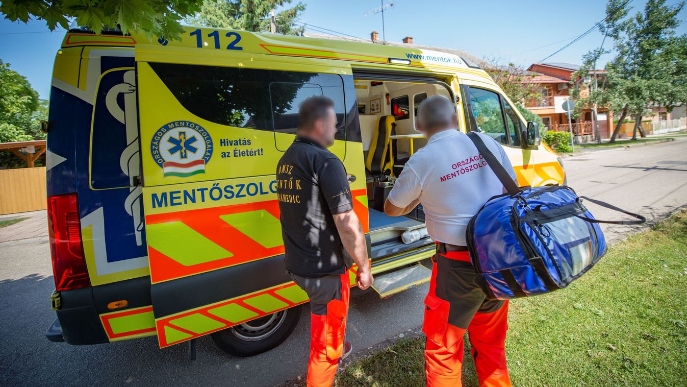 A hőség miatt 10-15 százalékkal több riasztás fut be a mentőkhöz