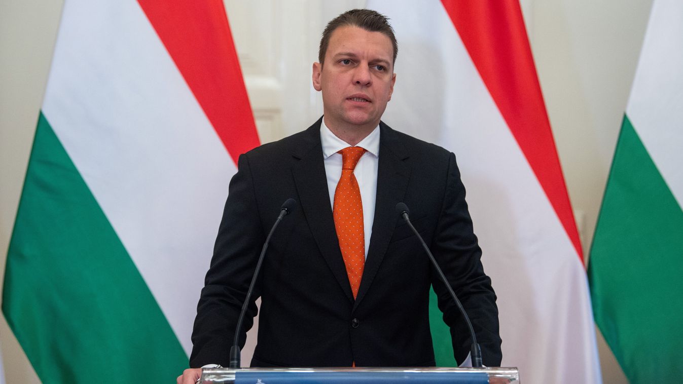 Menczer Tamás: a külföldre utazók regisztráljanak konzuli védelemért