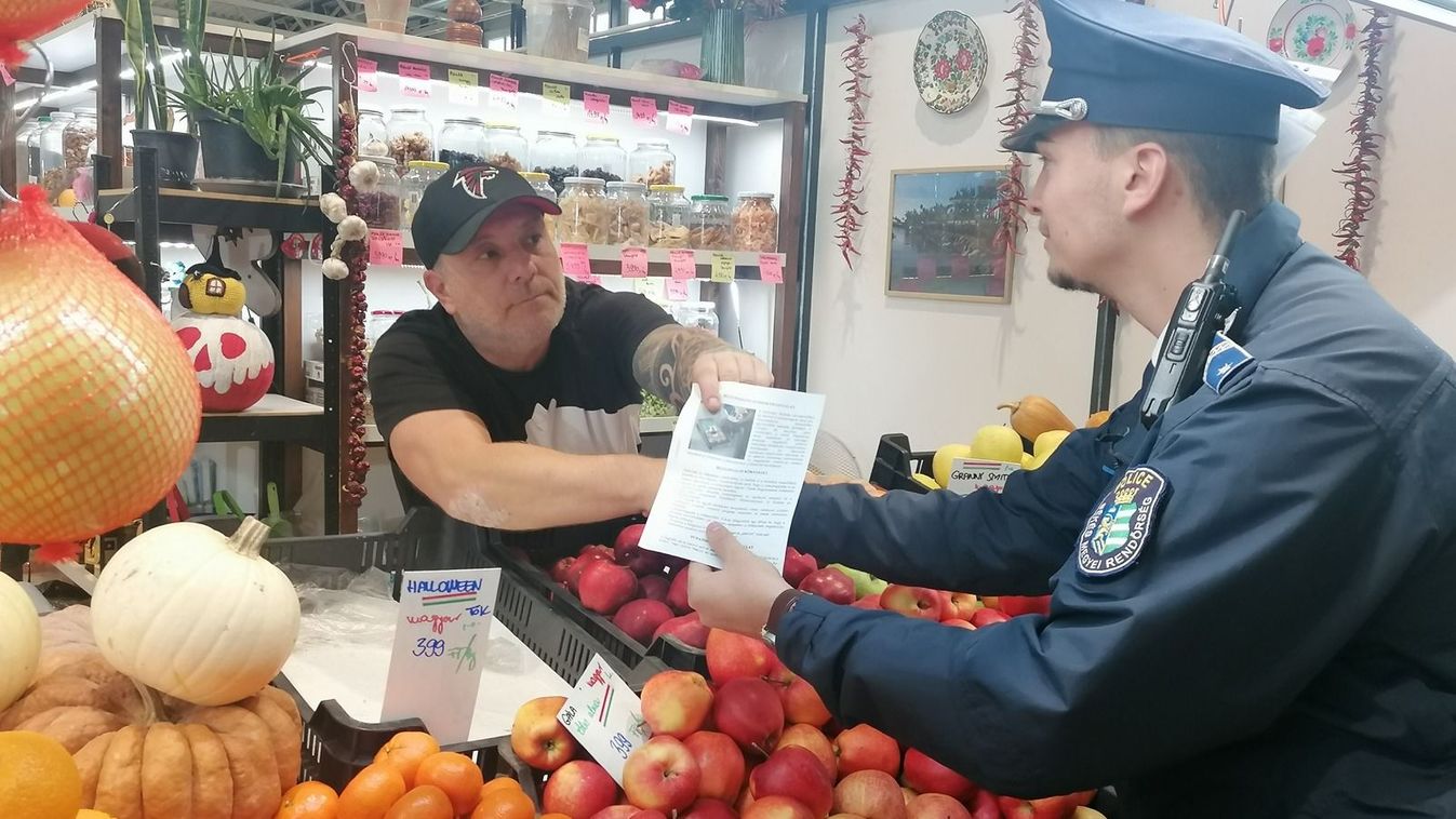 Piacoltak a rendőrök Békéscsabán, de nem vettek semmit, hanem jó tanácsokat adtak