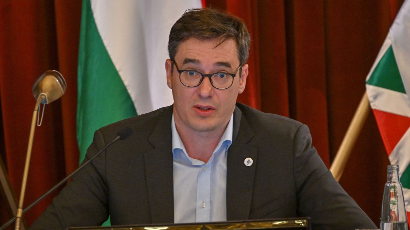 A választások előtt pár hónappal Karácsony úgy tesz, mintha kormányozna