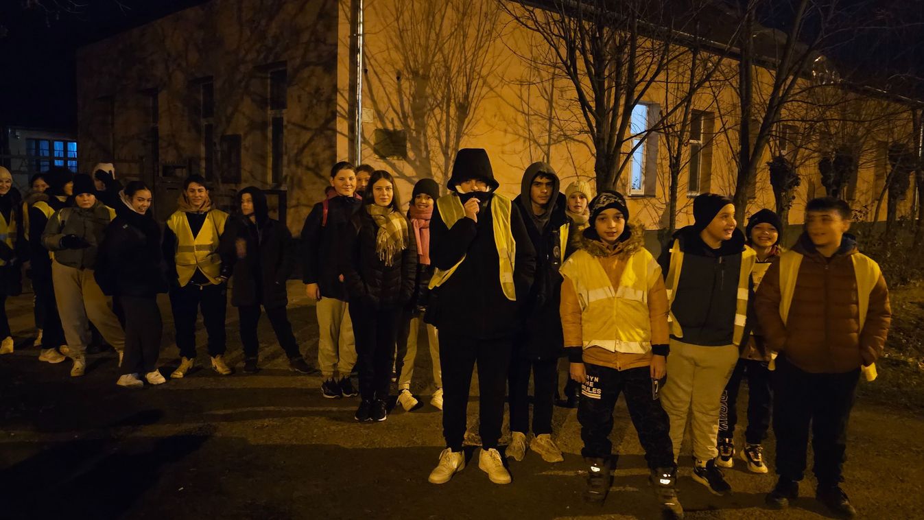 BEOL – 25 kilométeres éjszakai gyalogtúrával tisztelegtek a holokauszt áldozatai előtt