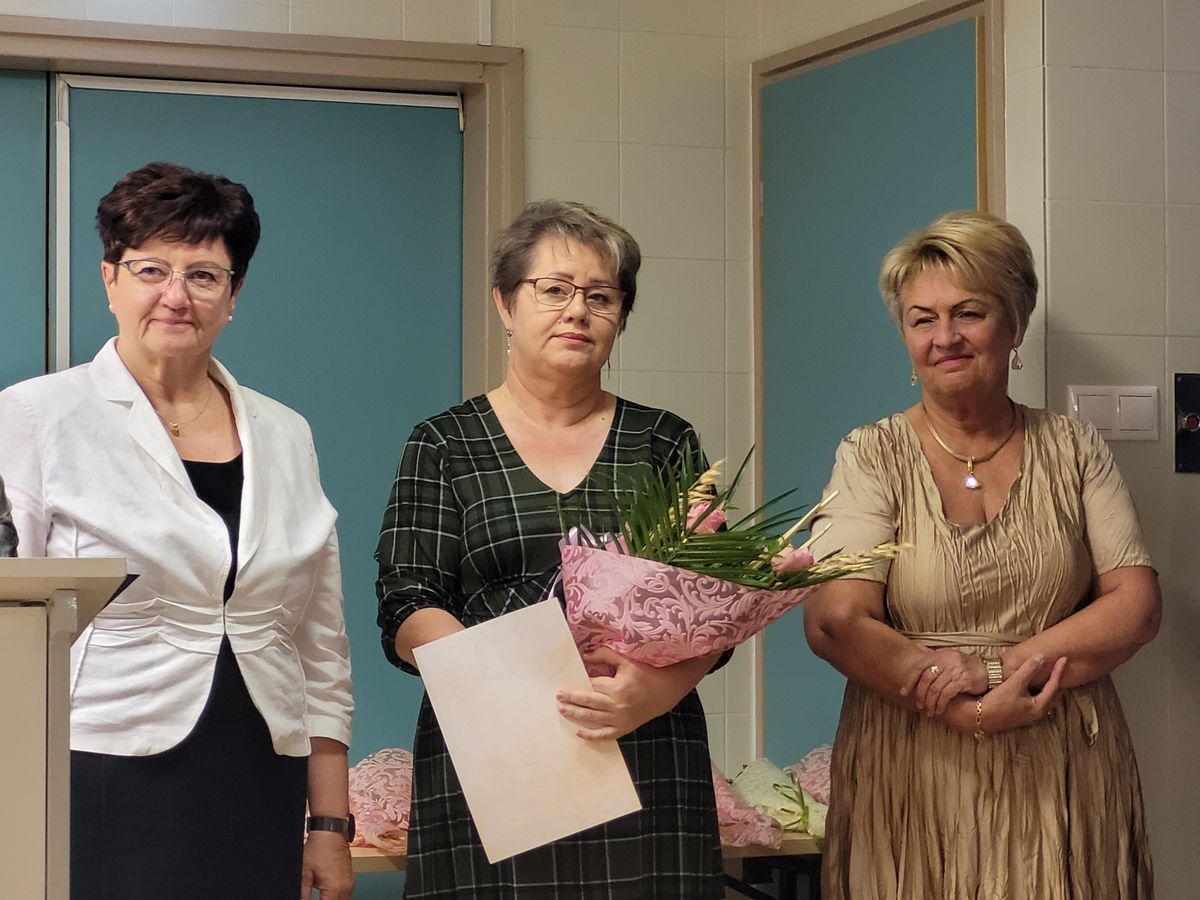 Tárkány-Szűcs Zsuzsanna, Siposné Csete Anikó és Mészáros Zsuzsanna ápolási igazgató a díjátadón