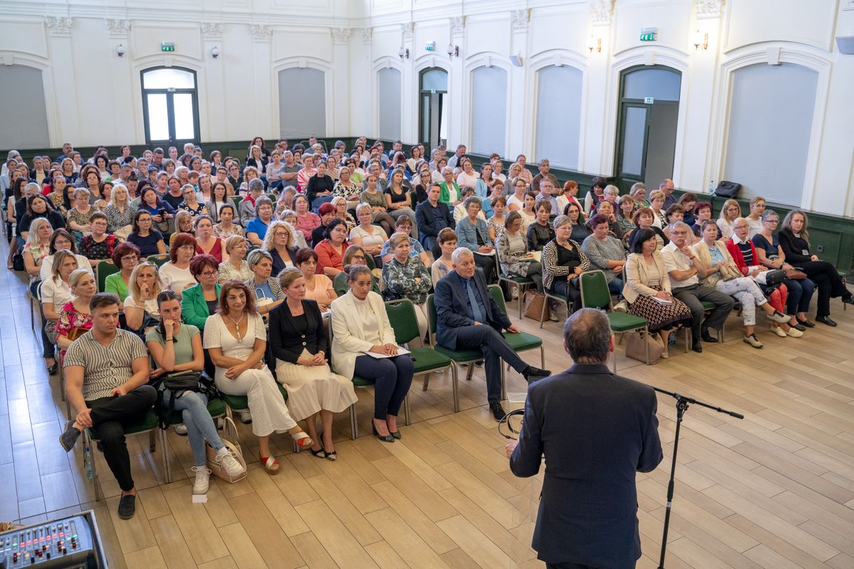 Pedagógusok teljesítményértékelése, szakmai fórum