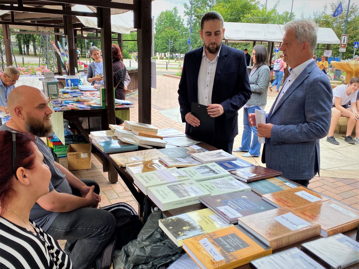 Ünnepi könyvhét, programsorozat megnyitó,Békéscsaba, Juhász Zoltán, Szarvas Péter