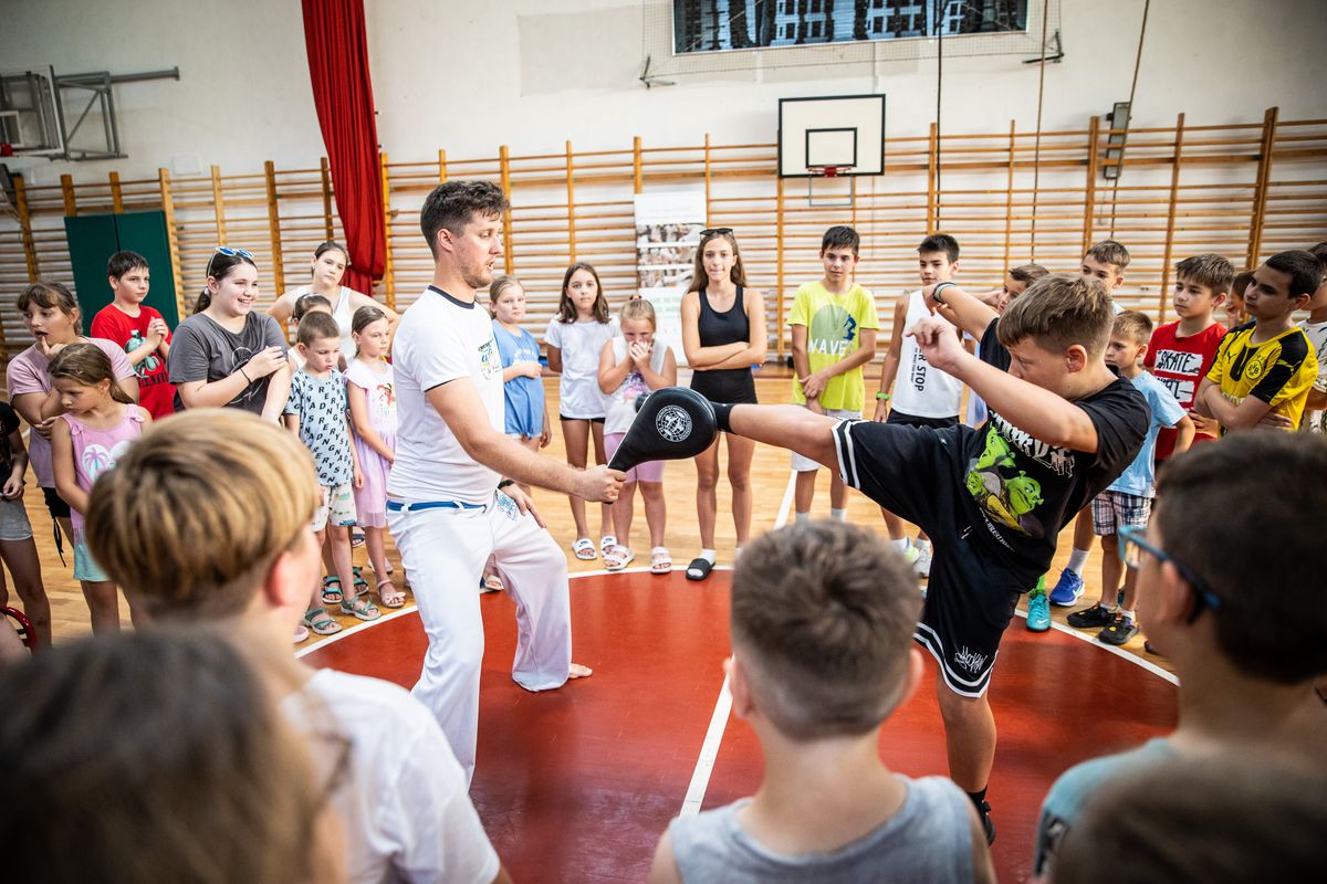 napközis tábor, capoeira-bemutató, Békéscsaba