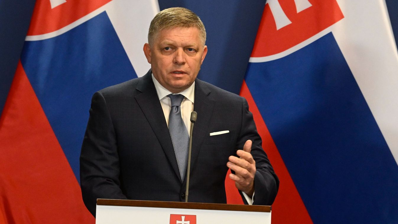 Visszatért az ellene elkövetett merénylet helyszínére a szlovák kormányfő
