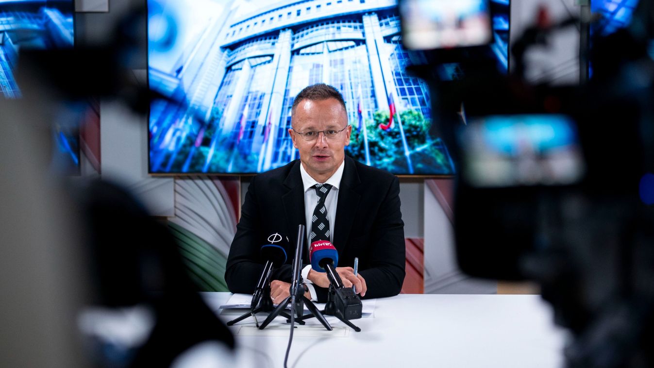 Szijjártó Péter: Brüsszelben teljesen hiányzik a reális helyzetértékelés és tombol a háborús pszichózis (videó)