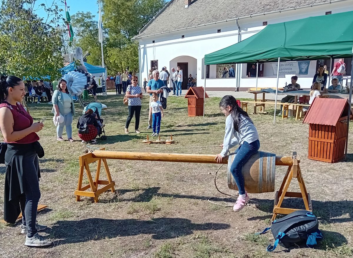 Fehértó napja, családok, látogatók, puszta