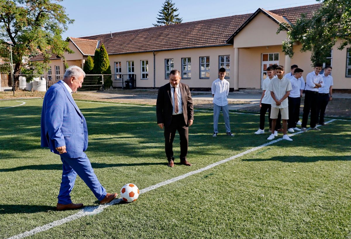 műfüves, sportpálya, átadó, tanévnyitó, Méhkerék