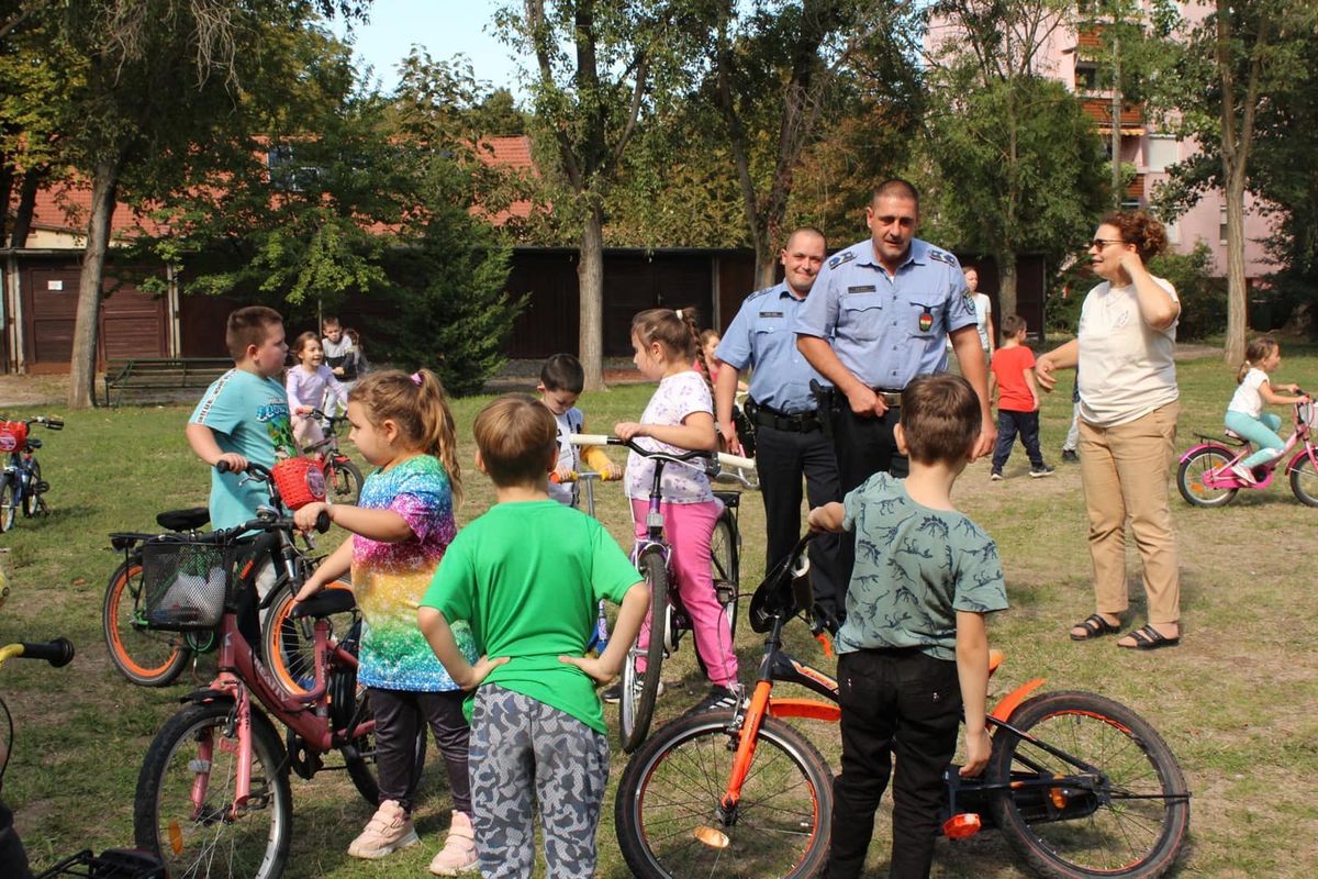 A rendőrök azt is elmondták, mivel kell felszerelni a kerékpárokat