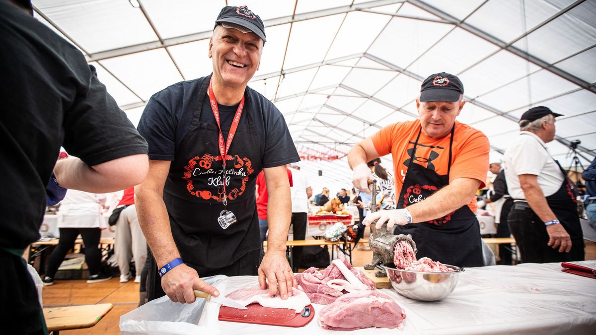 csabai kolbászfesztivál, mangalica, kolbászgyúrás, verseny