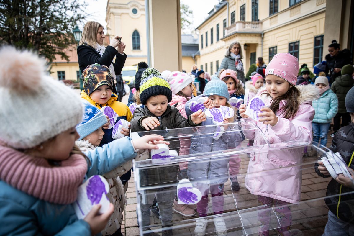 koraszülött, lila szív, óvodások