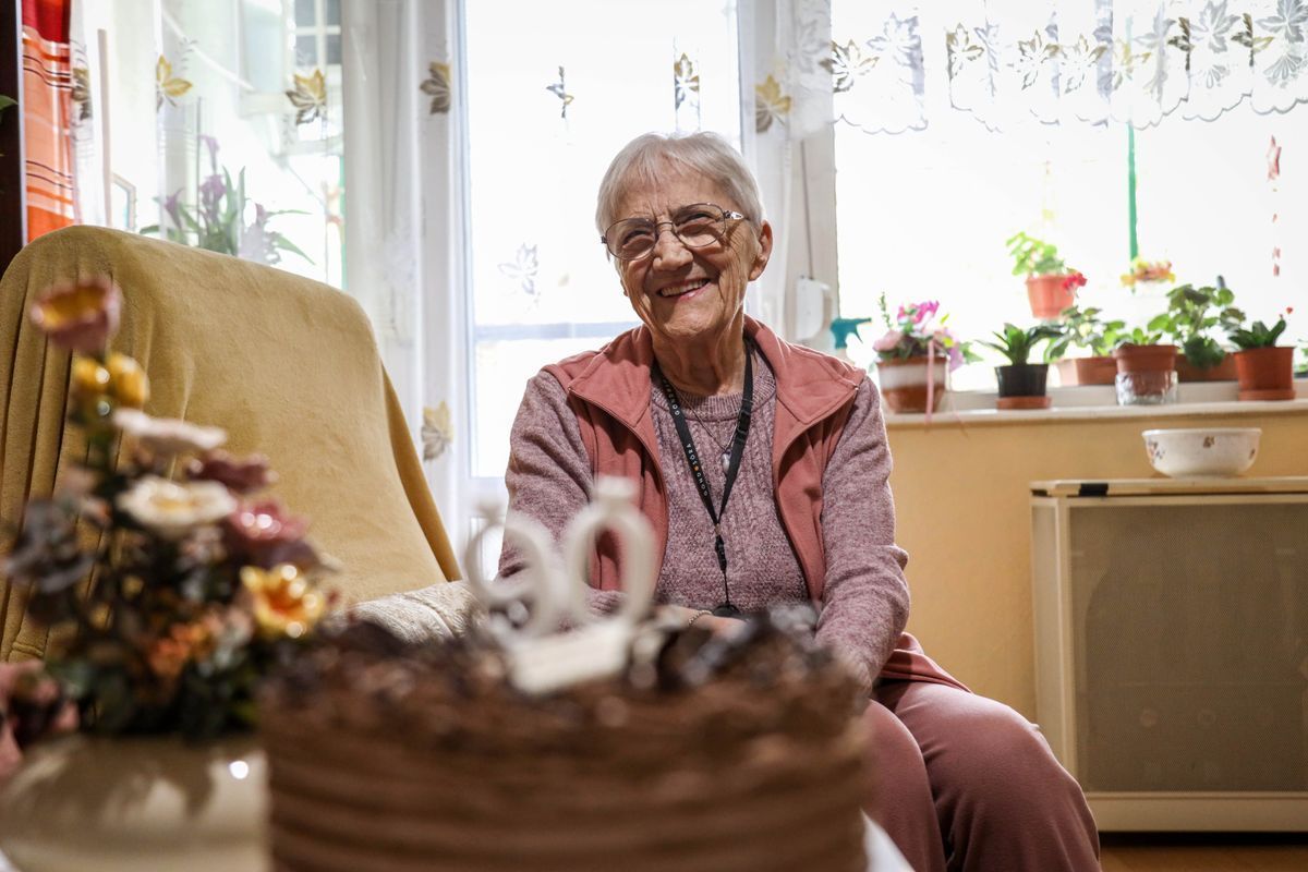 A Geszten született Eszti nénit a napokban köszöntötték Szolnokon 90. születésnapja alkalmából