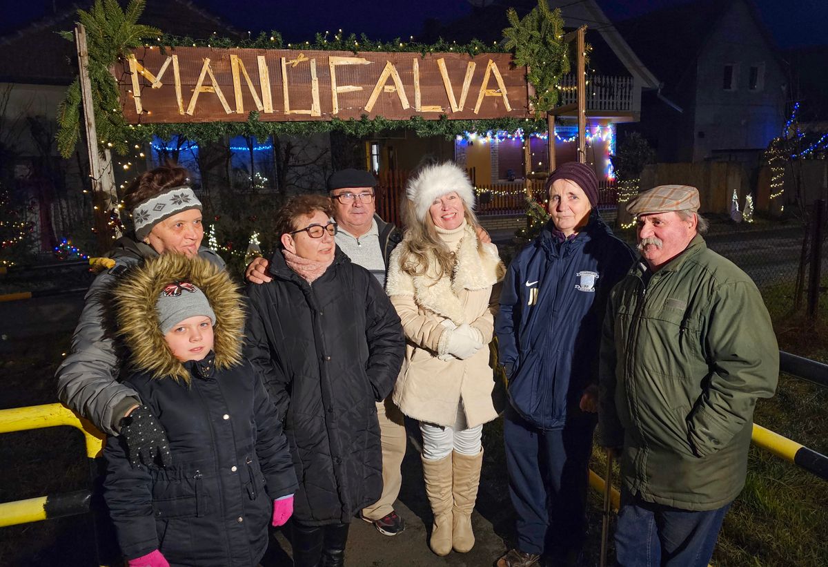 karácsonyi utcadíszítő, manófalva