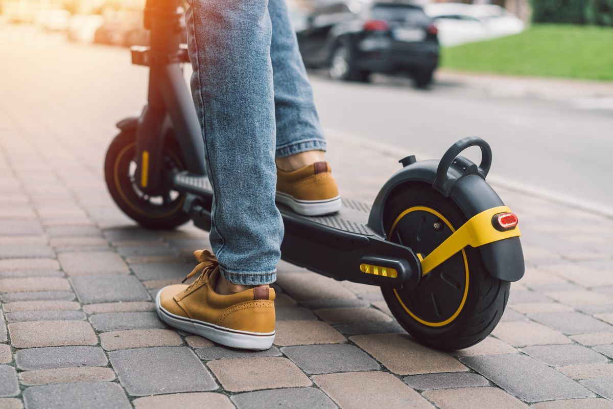 roller, elektromos roller, elesett