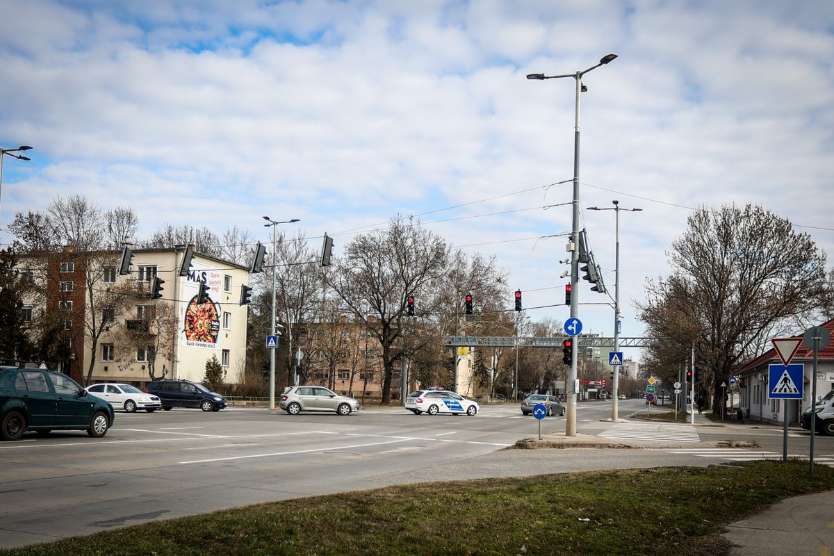 sárgán villog, közlekedés