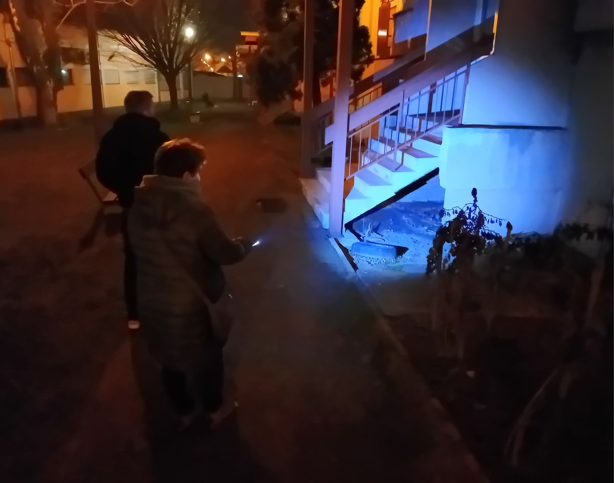 vörös kód, segítők,