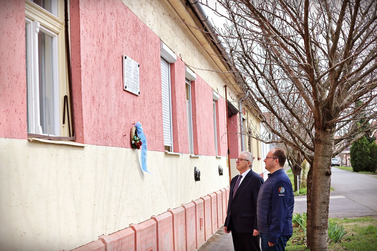 Náš Ondriš Kastély utca, megemlékezés