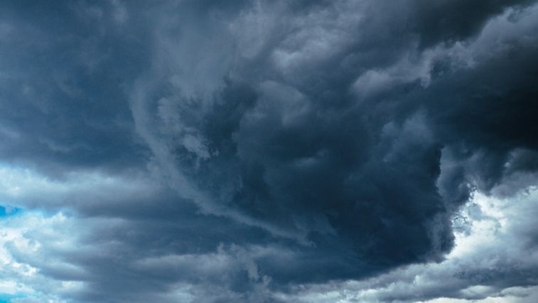 Storm,Cloud,Rolling,Over,The,Ocean