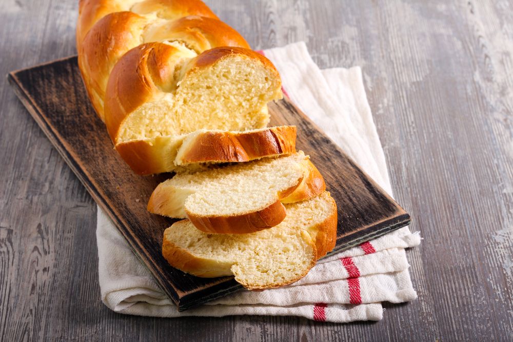 White,Bread,Braid,On,Board,Sliced, húsvét