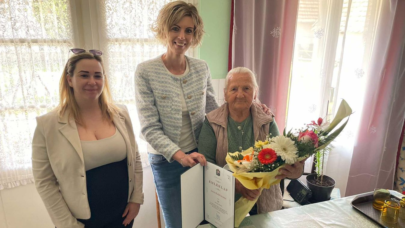 Kilencvenéves nénit köszöntöttek Gerendáson