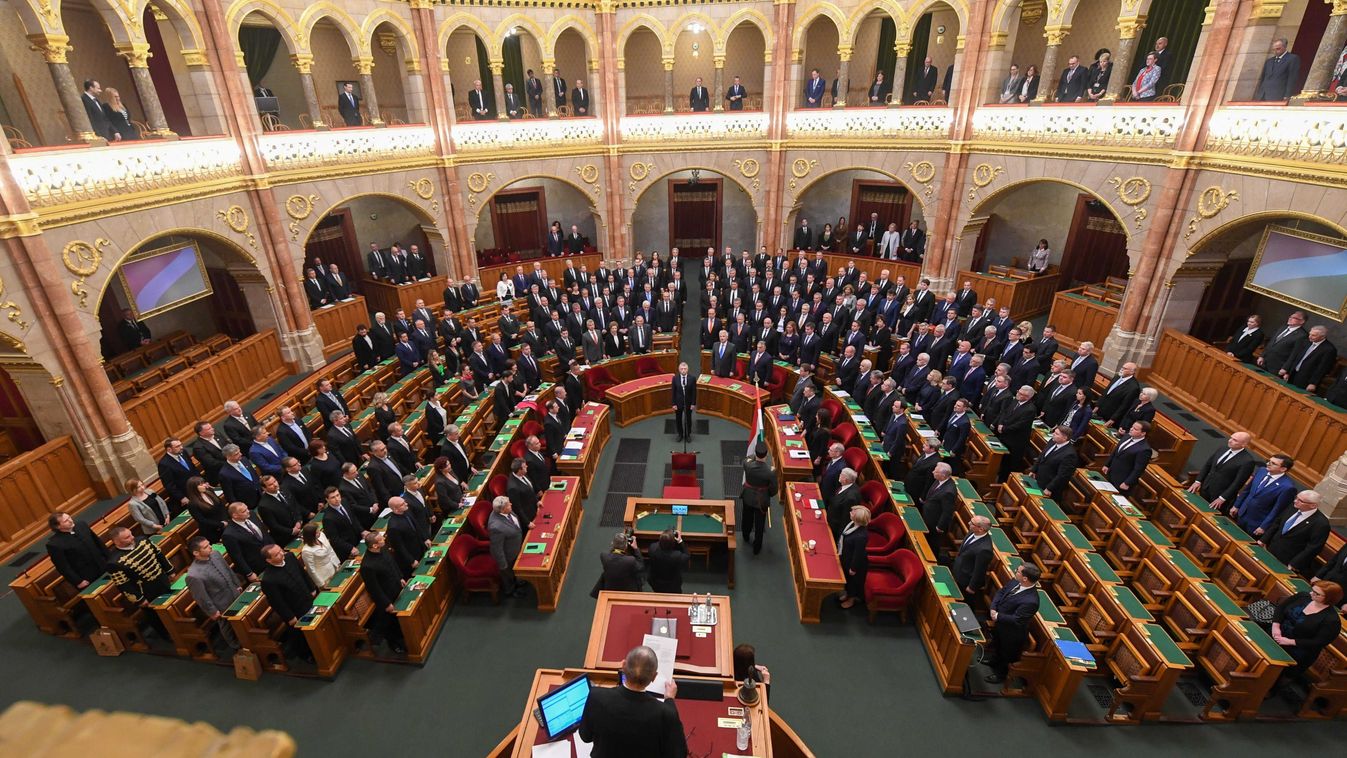 A világon egyedülálló adócsökkentést fogadott el a parlament