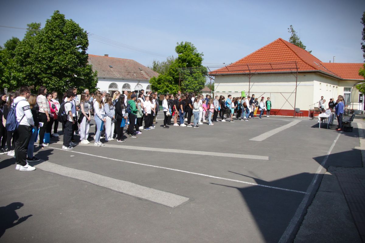 Sarkadkeresztúr, fiatal, diák