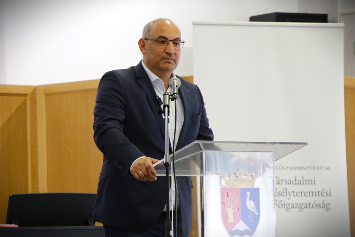 Mindenki szívében van egy dallam, Sztojka Attila államtitkár