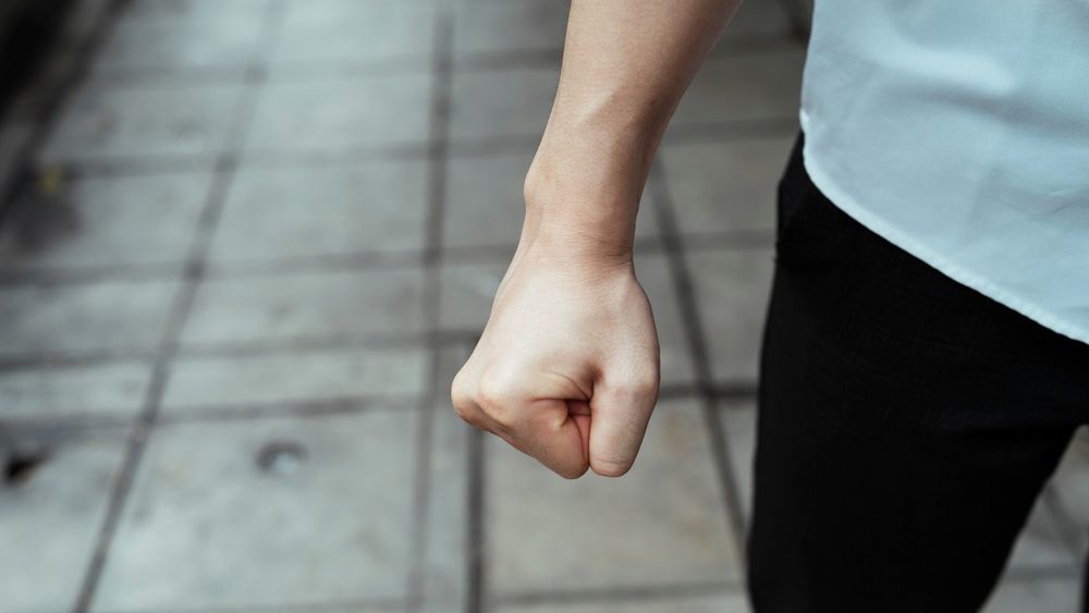 fenyeget, megfenyeget, A,Fist,Of,Angry,Business,Man,,Right,Hand.,Furious,Fist