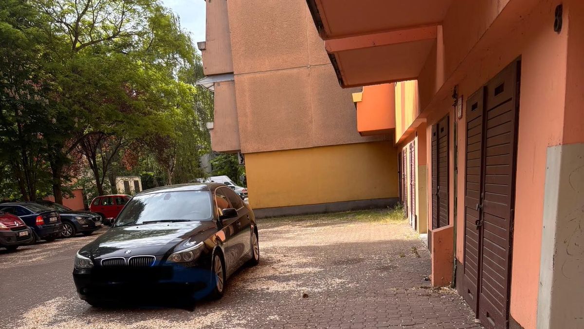 szabálytalan parkolás, BMW, autó