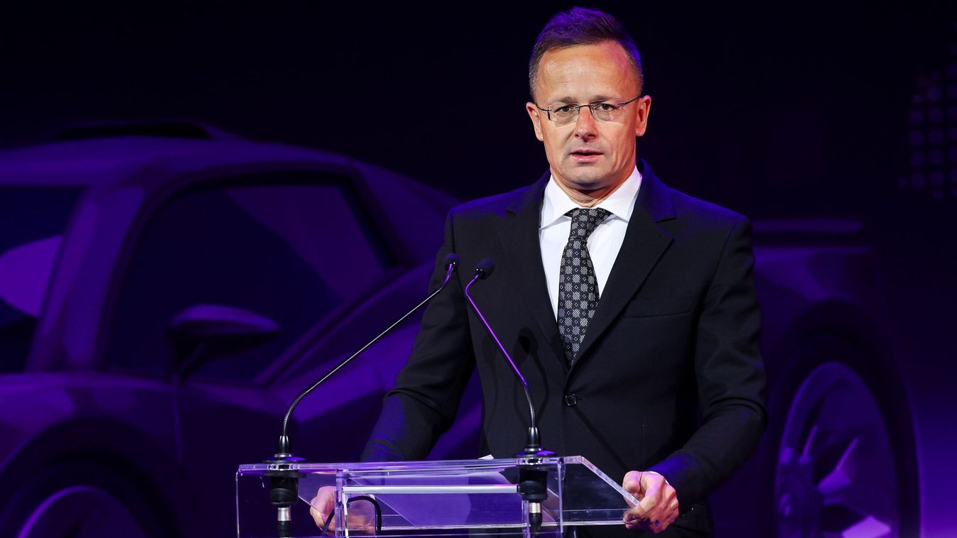 Szijjártó Péter: az autóipar továbbra is a magyar gazdaság húzóereje (videó)