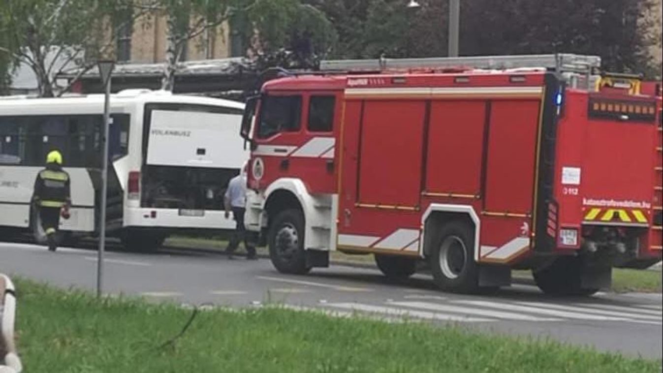 Lángra kapott a busz, rohantak a tűzoltók