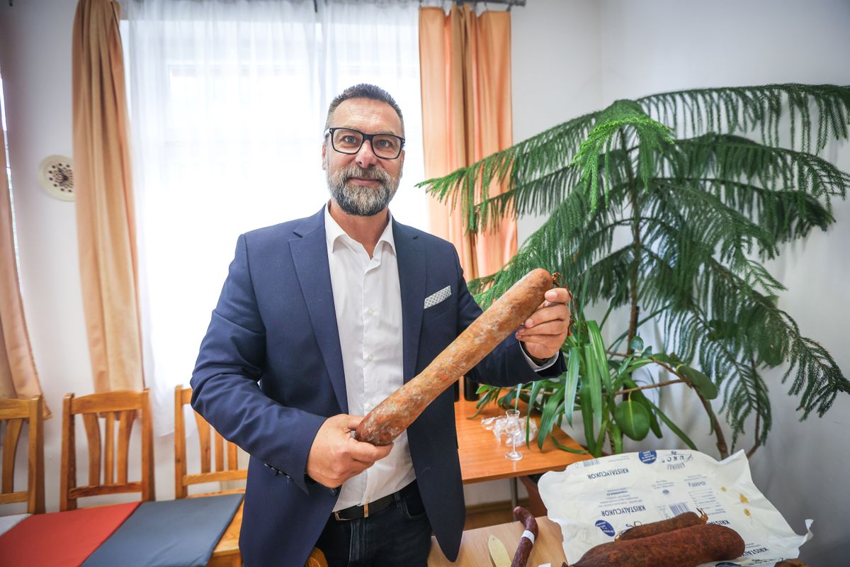 kulárés kolbász, pálinka, zsűrizés