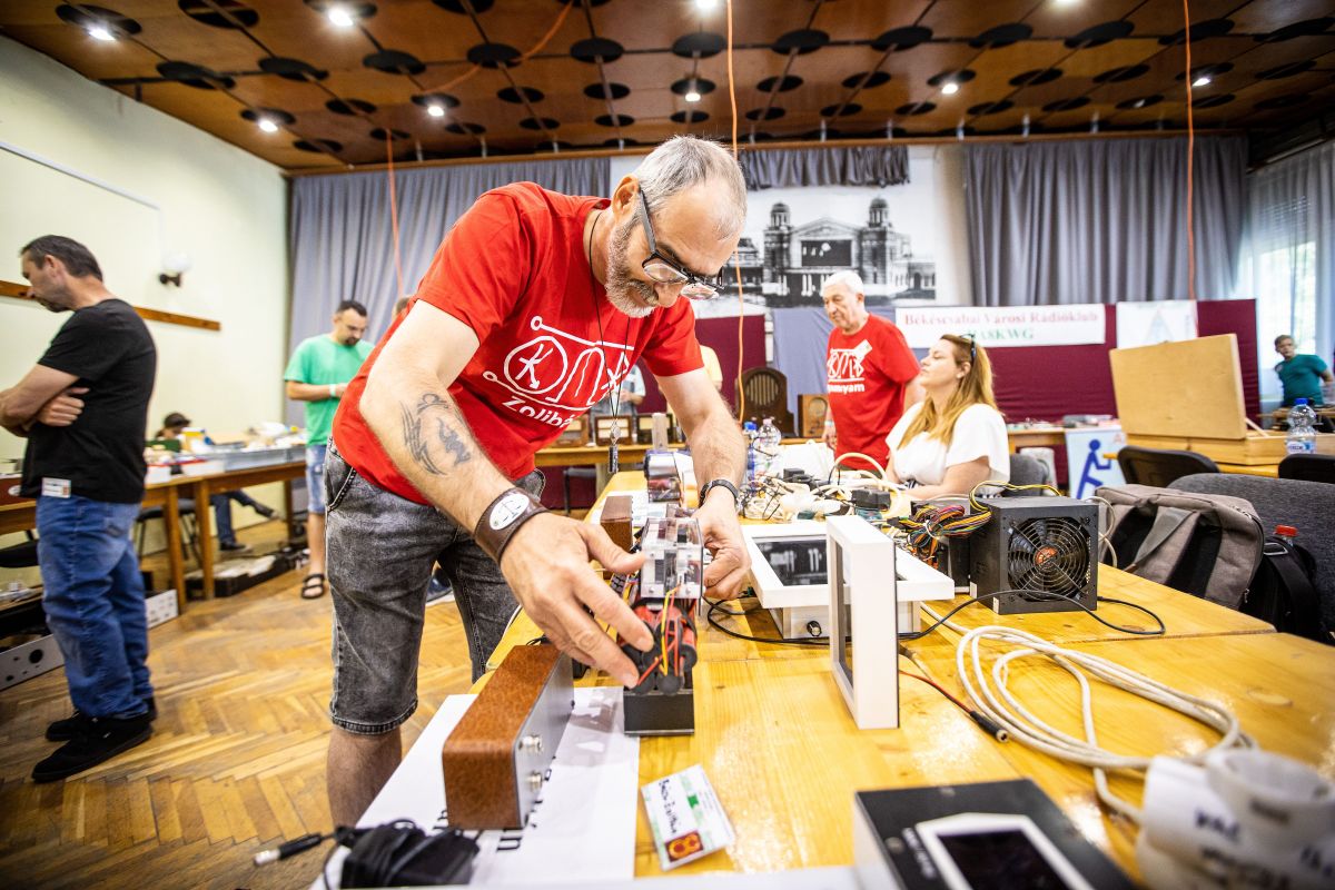 elektronika találkozó, nosztalgiarádió