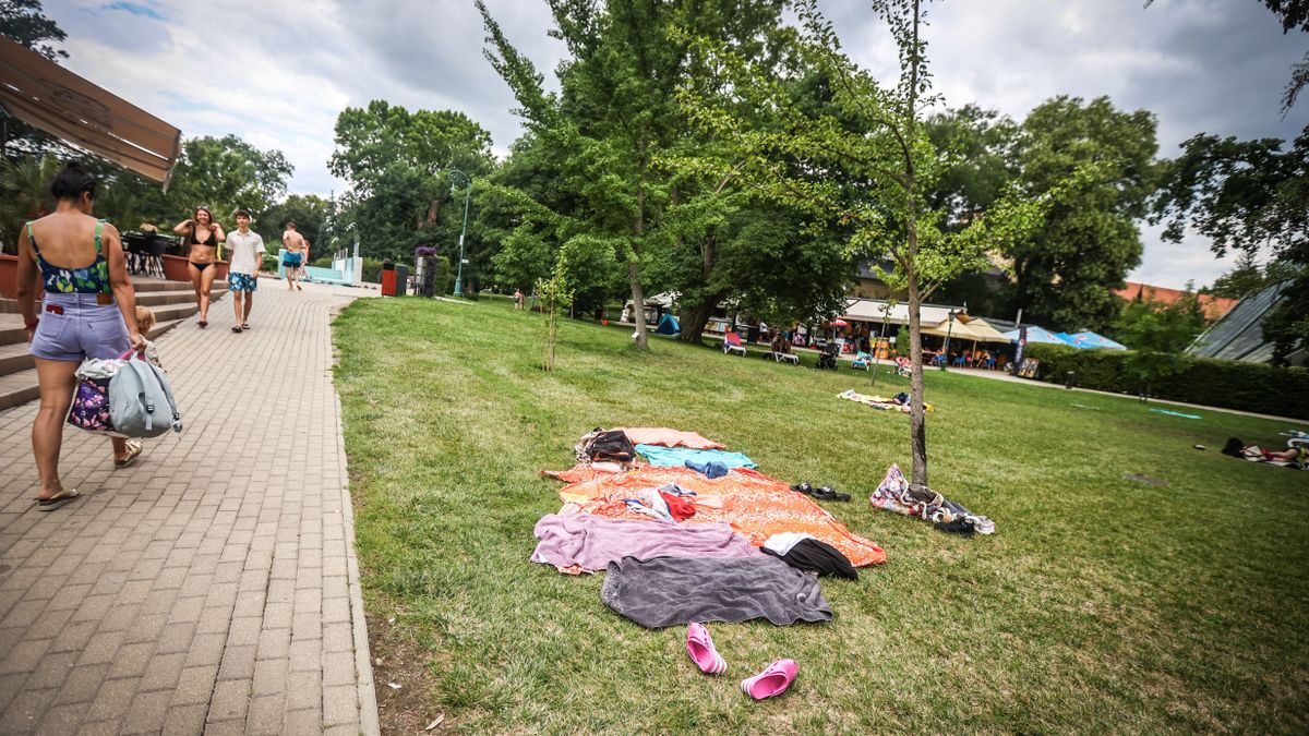 strandlopások, várfürdő, törölközőtrezor