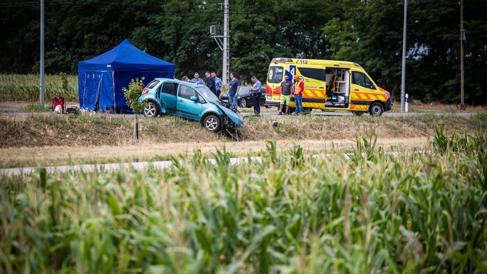 Hatalmas lángokkal égett a kamion, halálos baleset Békéscsabán