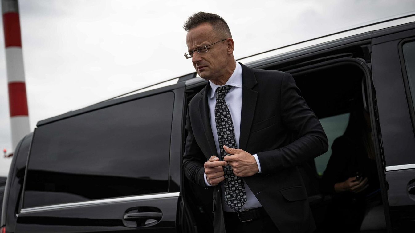 Szijjártó Péter: négy magyar konzul segíti a Paksi FC–CFR Cluj-mérkőzés lebonyolítását Kolozsváron